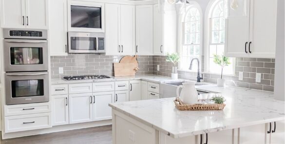 Grey and White Kitchen _ Elise Forness Interior Design - mollyhensley_com (1)